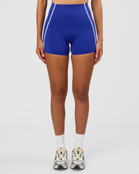 Woman wearing Power Ultra High-Rise 4" Short Pockets - Electric Indigo | Model:Rhiley | Size:S | Thumbnail Index: 3