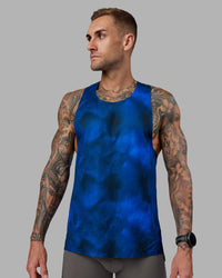 Man wearing Pursuit Training Tank - Fade Print | Model:Tommy | Size:S | Thumbnail Index: 5