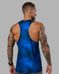 Man wearing Pursuit Training Tank - Fade Print | Model:Tommy | Size:S | Thumbnail Index: 2