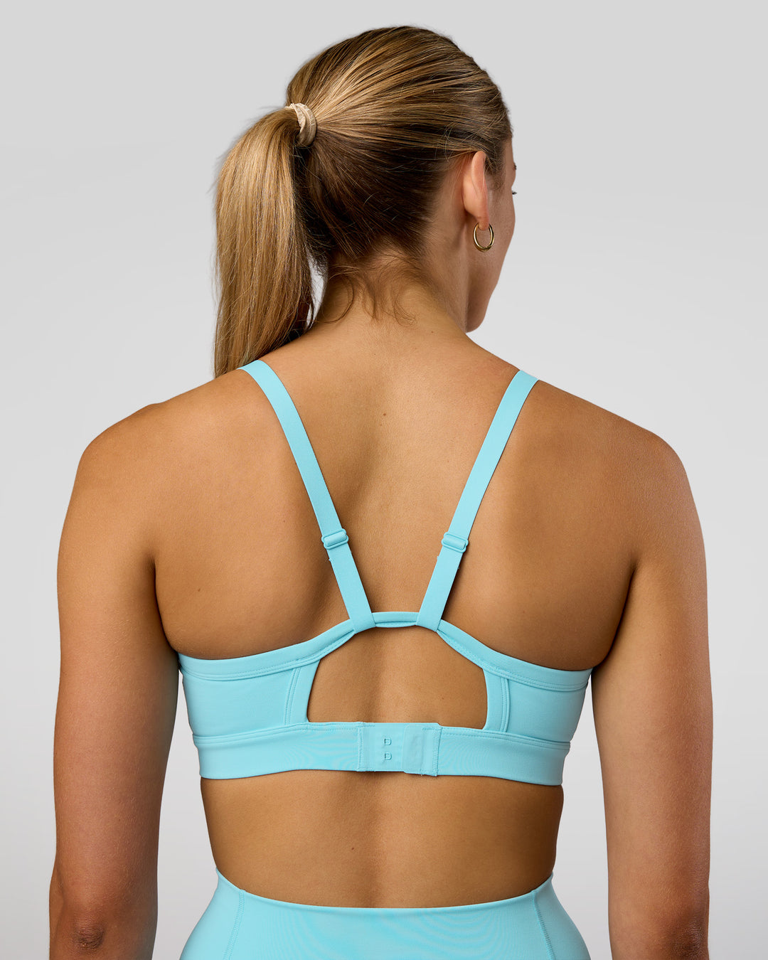 Woman wearing Rapid Sports Bra - Baltic Sea | Model:Evie | Size:S - view 2