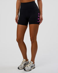 Woman wearing Rep Ultra High-Rise 4" Short Pockets - Black-Ultra Fuchsia | Model:Bianca | Size:S | Thumbnail Index: 0