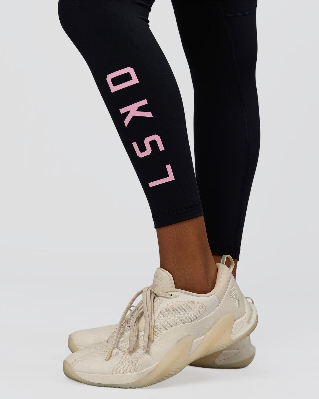 Woman wearing Rep Ultra High-Rise 7/8 Legging Pockets - Black-Marshmallow | Model:Rosie | Size:S - view 7