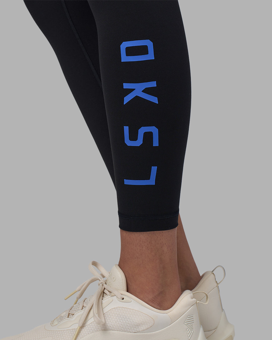 Woman wearing Rep Ultra High-Rise 7/8 Legging Pockets - Black-Power Cobalt | Model:Rhiley | Size:S - view 6