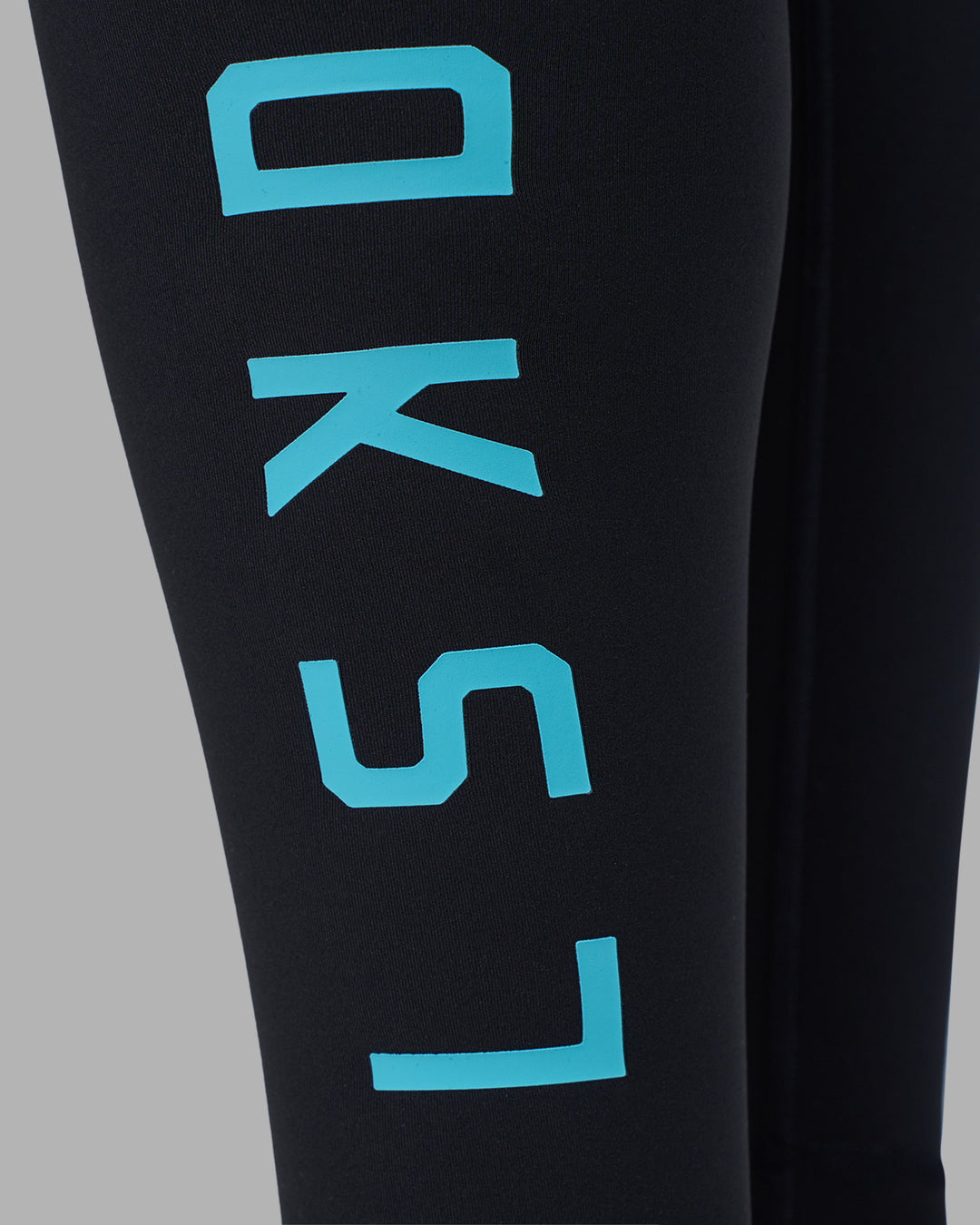 Woman wearing Rep Ultra High-Rise Full Length Legging Pockets - Black-Blue Atoll | Model:Sophie | Size:S - view 6