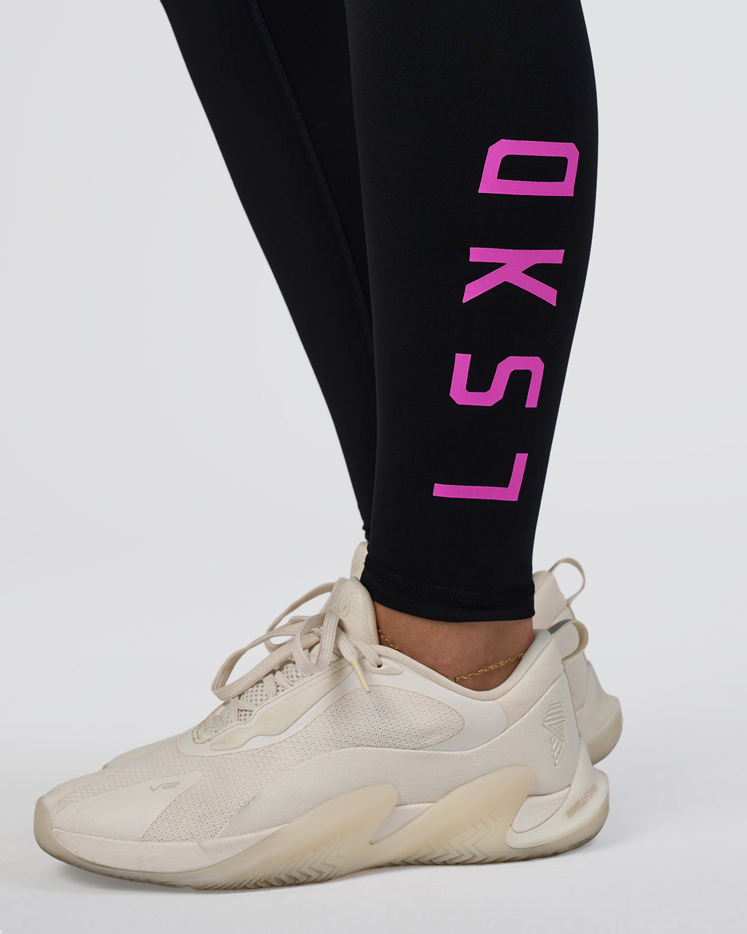 Woman wearing Rep Ultra High-Rise Full Length Legging Pockets - Black-Ultra Fuchsia | Model:Abbey | Size:S - view 8