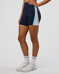 Woman wearing Revitalise Ultra High-Rise 6" Short - Future Navy-Multi | Model:Evie | Size:S | Thumbnail Index: 6