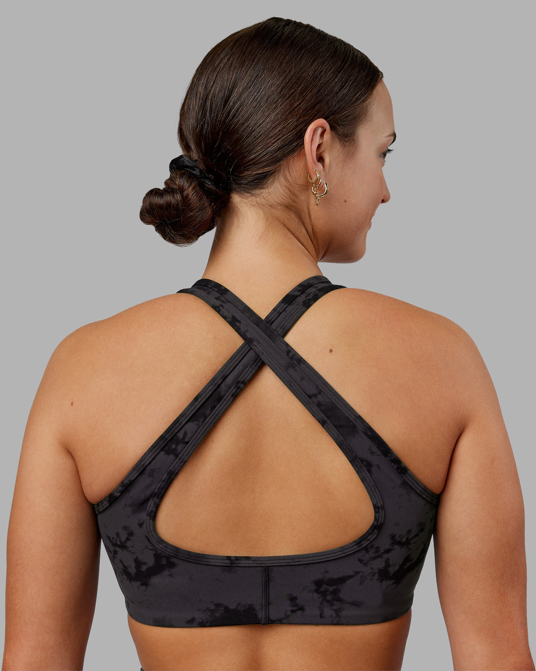 Woman wearing Stamina Sports Bra - Black Tie Dye | Set:true | Angle:back | Model:Keisha | Size:S - view 7