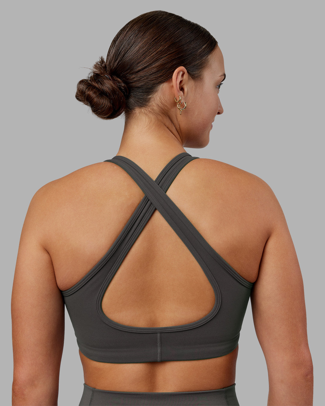 Woman wearing Stamina Sports Bra - Dark Storm | Set:true | Angle:back | Model:Keisha | Size:S - view 2