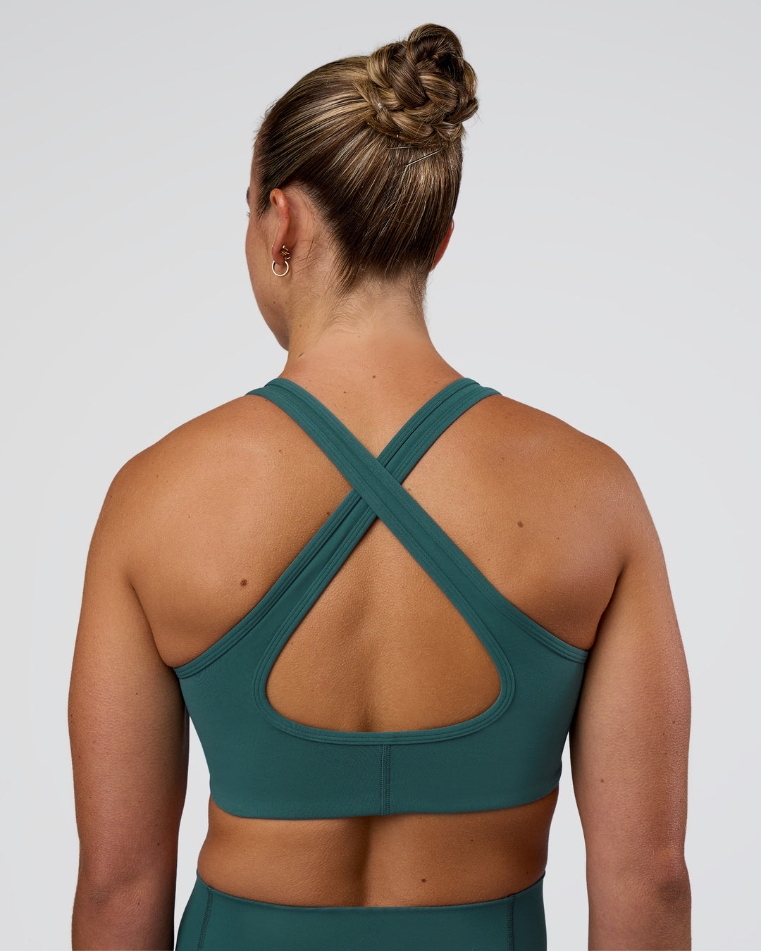 Woman wearing Stamina Sports Bra - Transformative Teal | Set:true | Angle:back | Model:Sav | Size:S - view 2