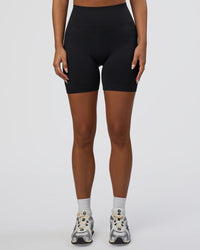 Woman wearing Surge Seamless High-Rise 6" Short - Black | Model:Bianca | Size:S | Thumbnail Index: 4