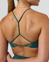 Woman wearing Twister Sports Bra - Transformative Teal | Model:Myrte | Size:S | Thumbnail Index: 4