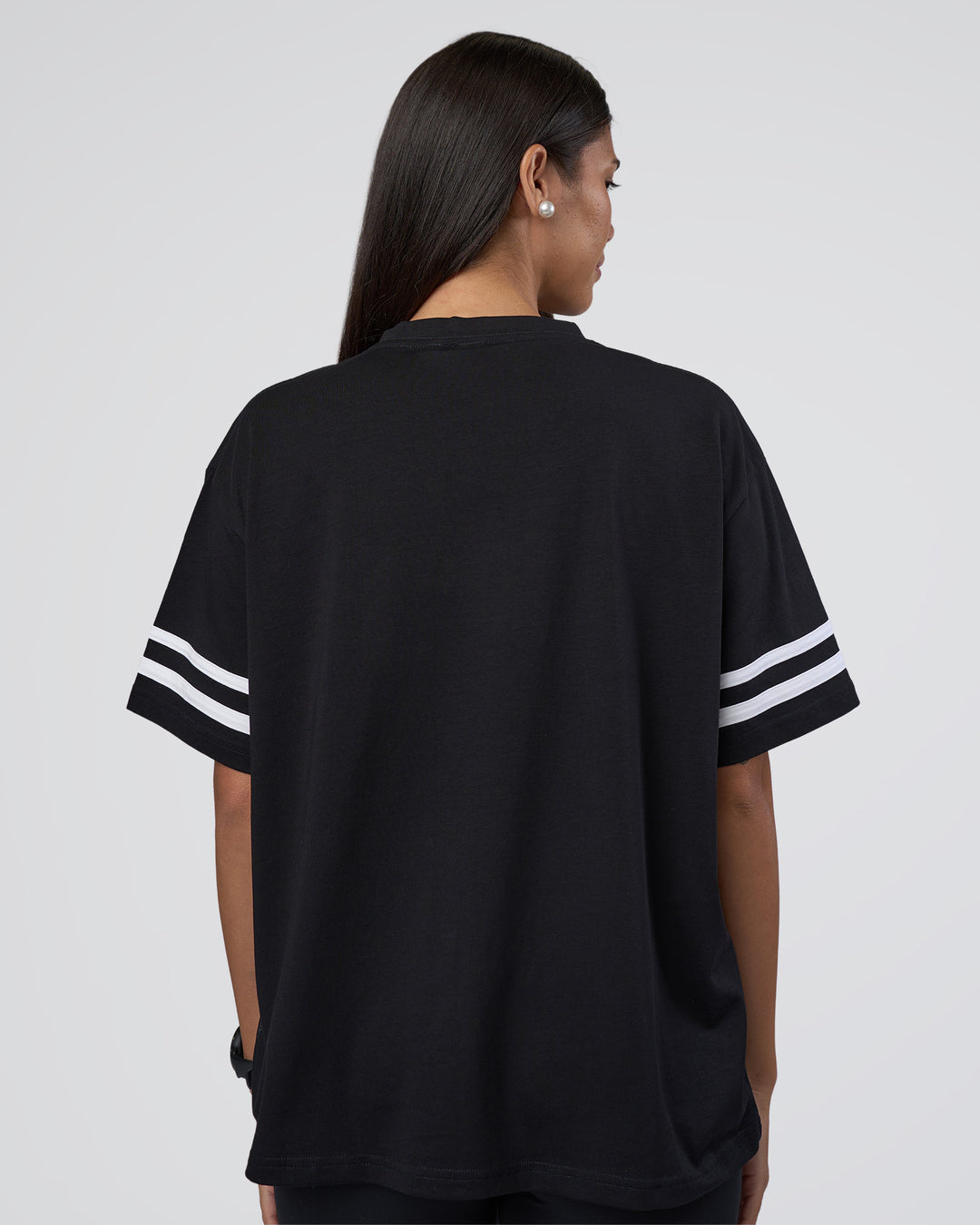 Woman wearing Victory FLXCotton Oversized Tee - Black-White | Model:Rhiley | Size:S - view 4