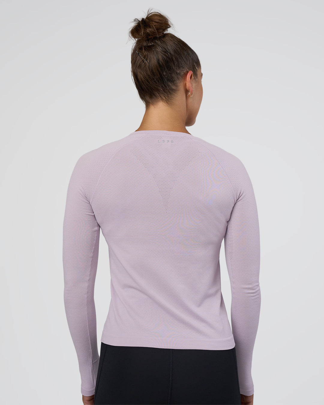 Woman wearing AeroFLX+ Seamless Long Sleeve Tee - Fair Orchid/Fair Orchid | Model:Abbey | Size:S - view 6