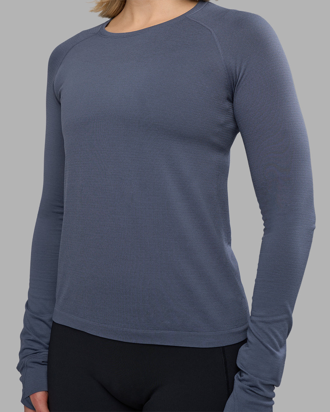 Woman wearing AeroFLX+ Seamless Long Sleeve Tee - Night Shadow/Night Shadow | Model:Halle | Size:S - view 4