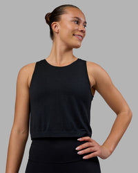 Woman wearing AeroFLX+ Seamless Skimmer Tank - Black Marl | Model:Charlize | Size:S | Thumbnail Index: 0