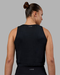 Woman wearing AeroFLX+ Seamless Skimmer Tank - Black Marl | Model:Charlize | Size:S | Thumbnail Index: 1