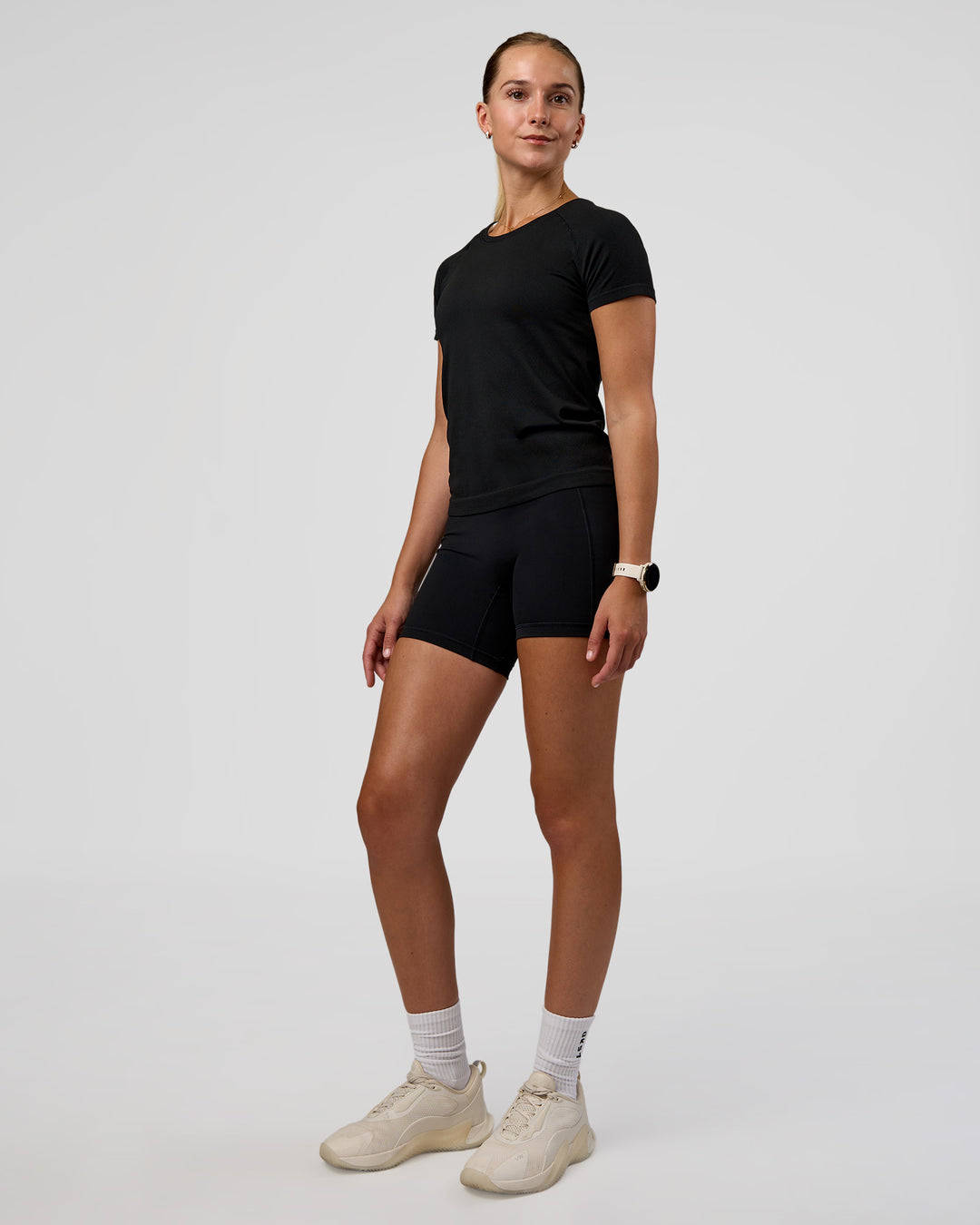 Woman wearing AeroFLX+ Seamless Tee - Black/Black | Model:Myrte | Size:S - view 4