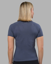 Woman wearing AeroFLX+ Seamless Tee - Night Shadow/Night Shadow | Model:Halle | Size:S | Thumbnail Index: 2