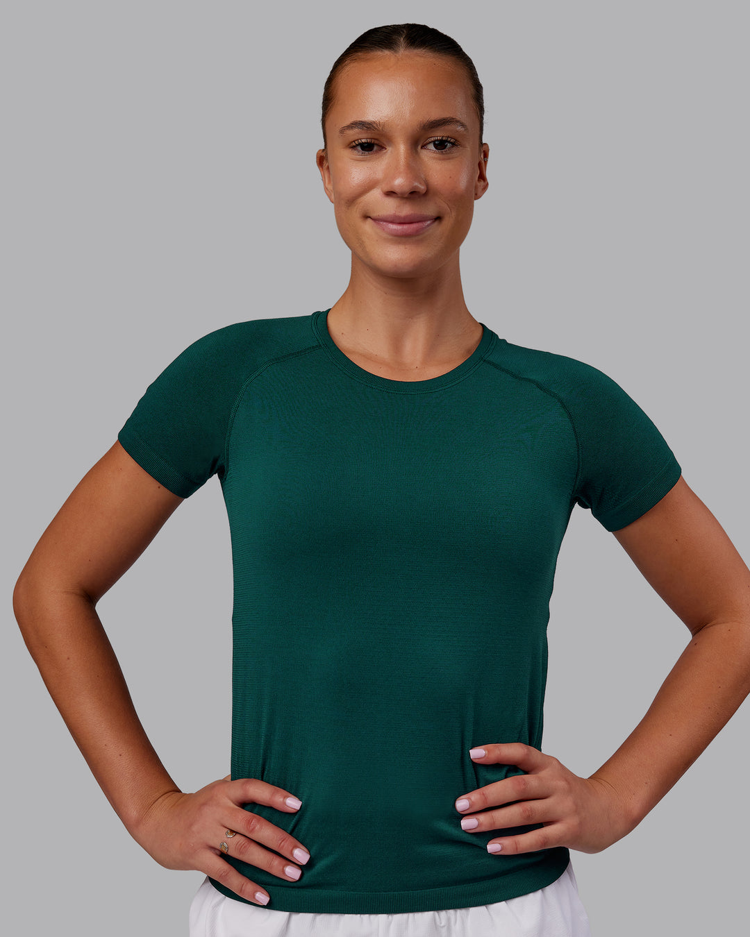 Woman wearing AeroFLX+ Seamless Tee - Dark Moss Marl | Model:Charlize | Size:S - view 1