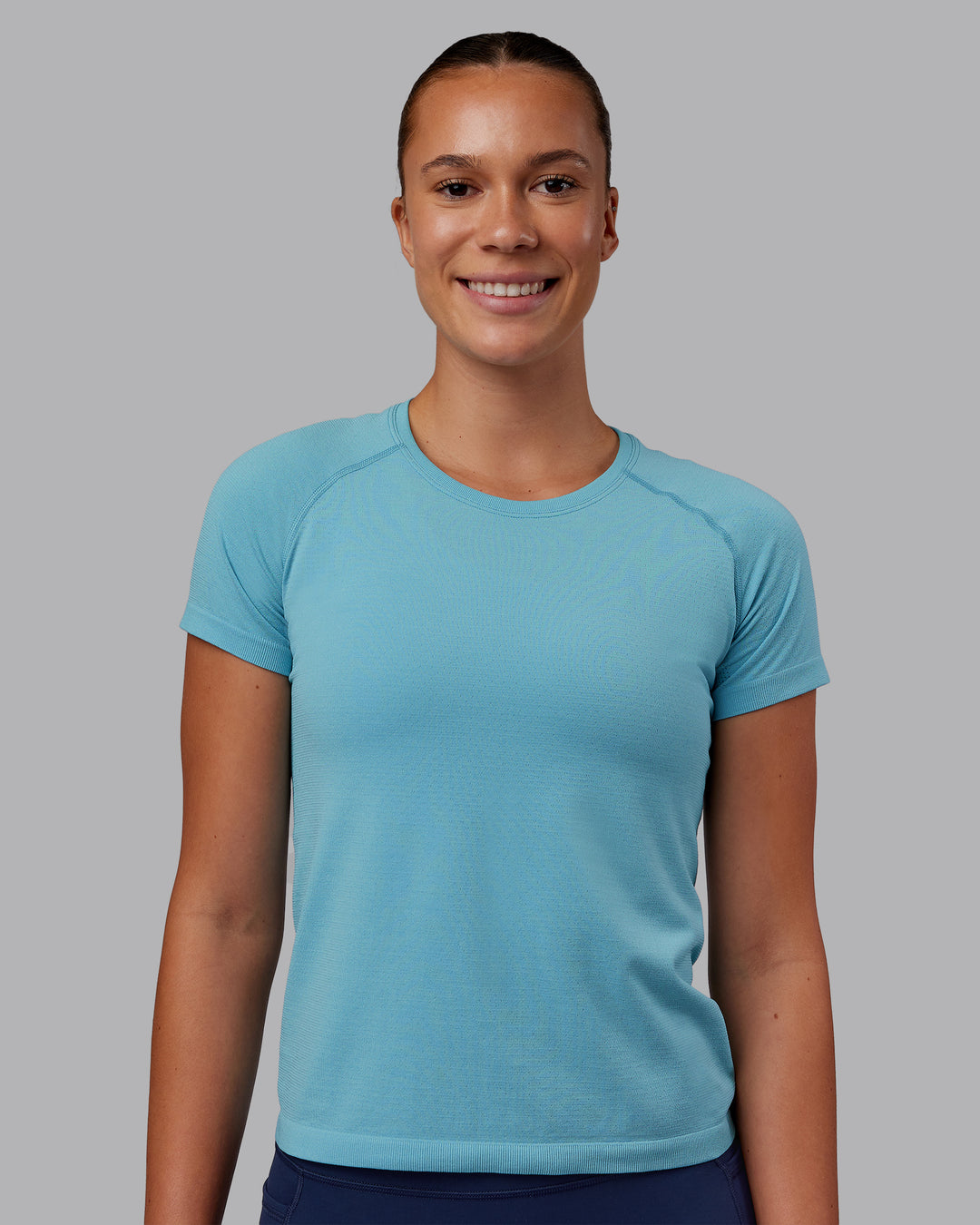 Woman wearing AeroFLX+ Seamless Tee - Retro Blue Marl | Model:Charlize | Size:S - view 5