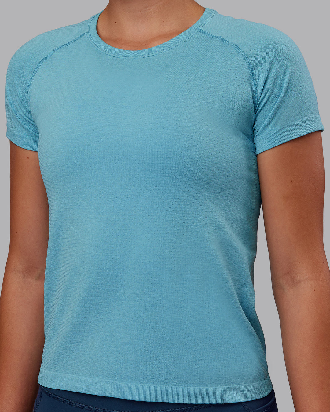 Woman wearing AeroFLX+ Seamless Tee - Retro Blue Marl | Model:Charlize | Size:S - view 7