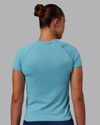 Woman wearing AeroFLX+ Seamless Tee - Retro Blue Marl | Model:Charlize | Size:S | Thumbnail Index: 3