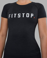 Woman wearing Fitstop AeroFLX+ Seamless Tee - Black | Model:Jade | Size:S | Thumbnail Index: 4