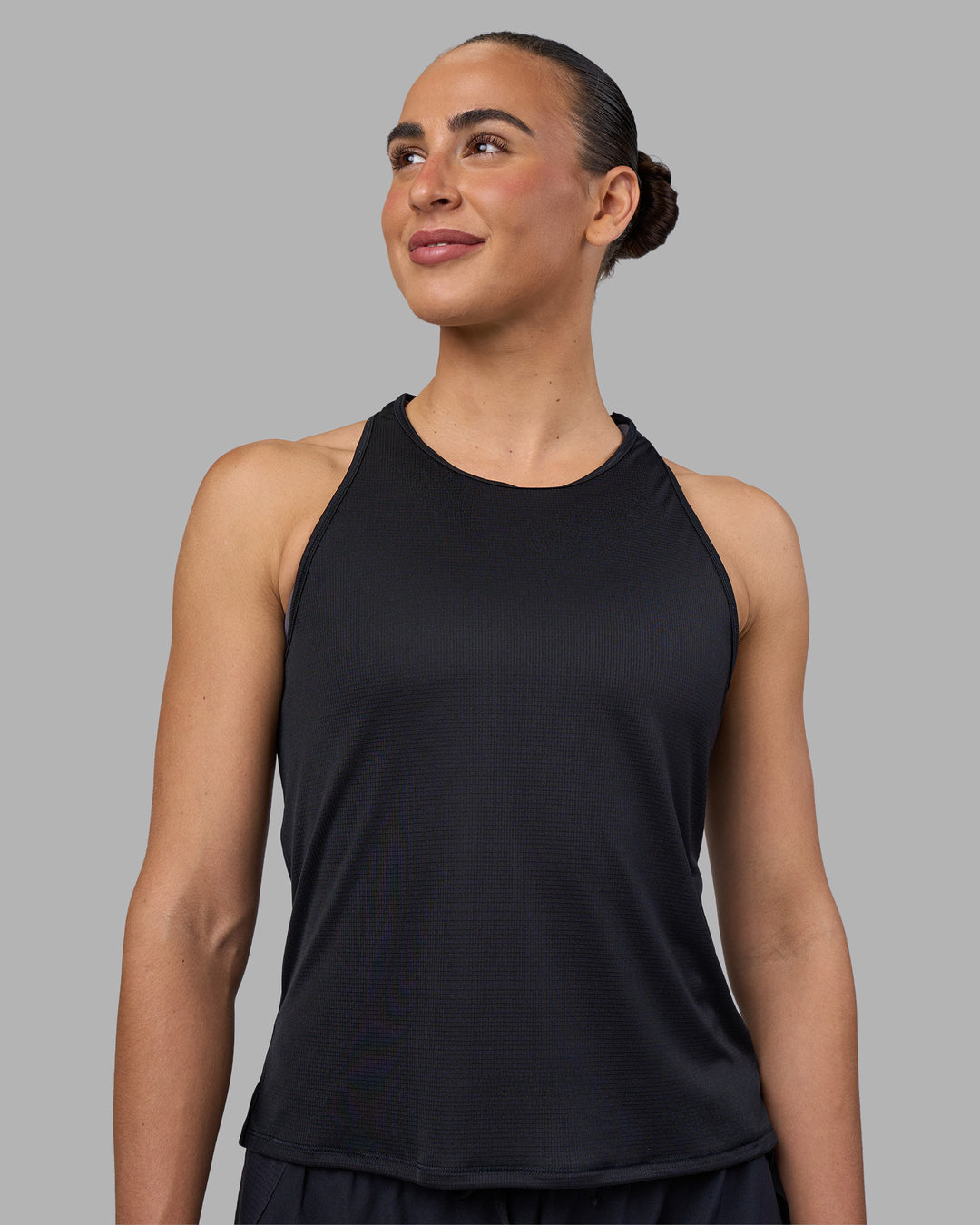 Woman wearing Pace Running Tank 2.0 - Black | Model:Sophie | Size:S - view 1