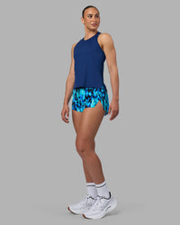 Woman wearing Pace Running Tank 2.0 - Midnight Blue | Model:Sophie | Size:S | Thumbnail Index: 1