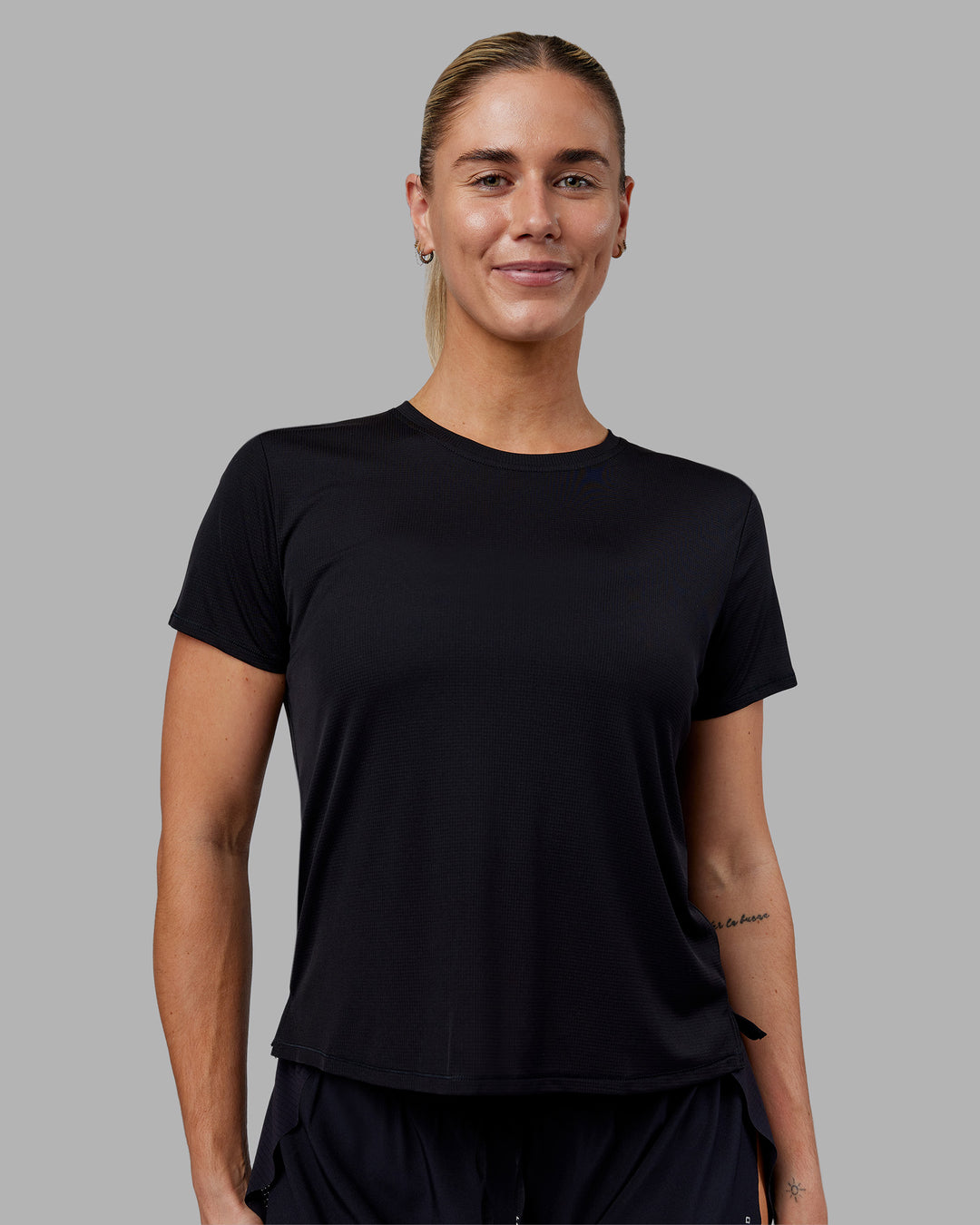 Woman wearing Pace Running Tee - Black | Model:Hannah | Size:S - view 2