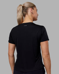 Woman wearing Pace Running Tee - Black | Model:Hannah | Size:S | Thumbnail Index: 2