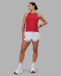 Woman wearing Pace Running Tank 2.0 - Scarlet | Model:Keisha | Size:S | Thumbnail Index: 4