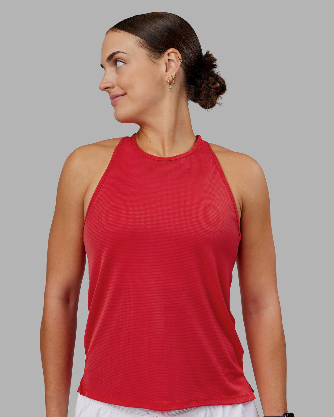 Woman wearing Pace Running Tank 2.0 - Scarlet | Model:Keisha | Size:S - view 1