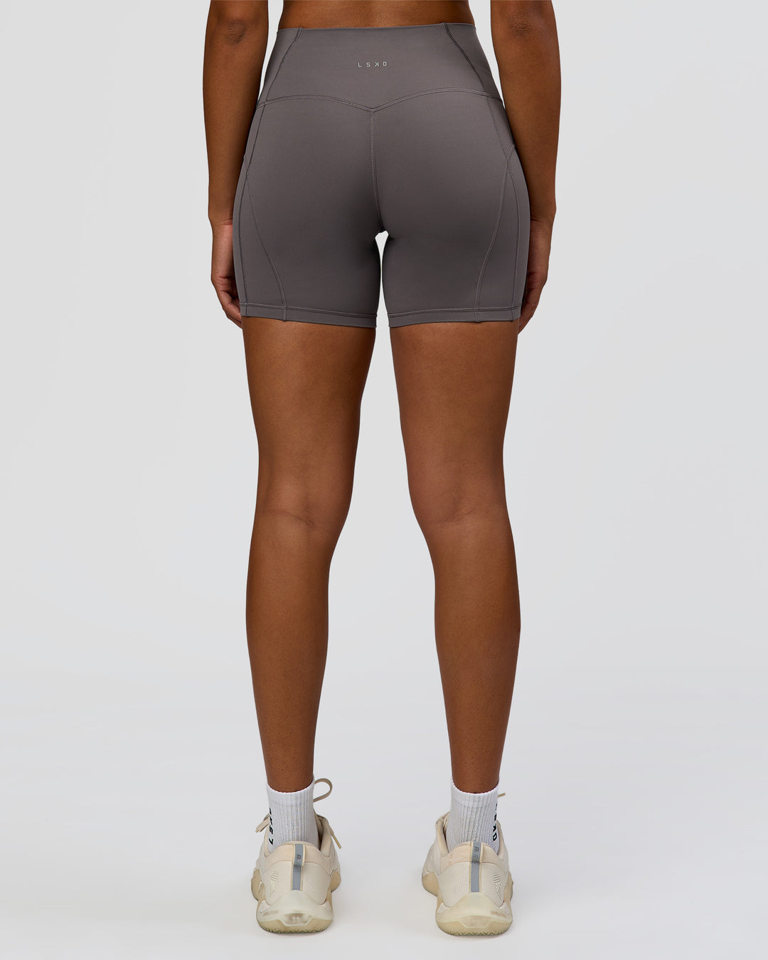 Woman wearing Bend High-Rise 4" Short - Duskstone | Model:Rosie | Size:S - view 4