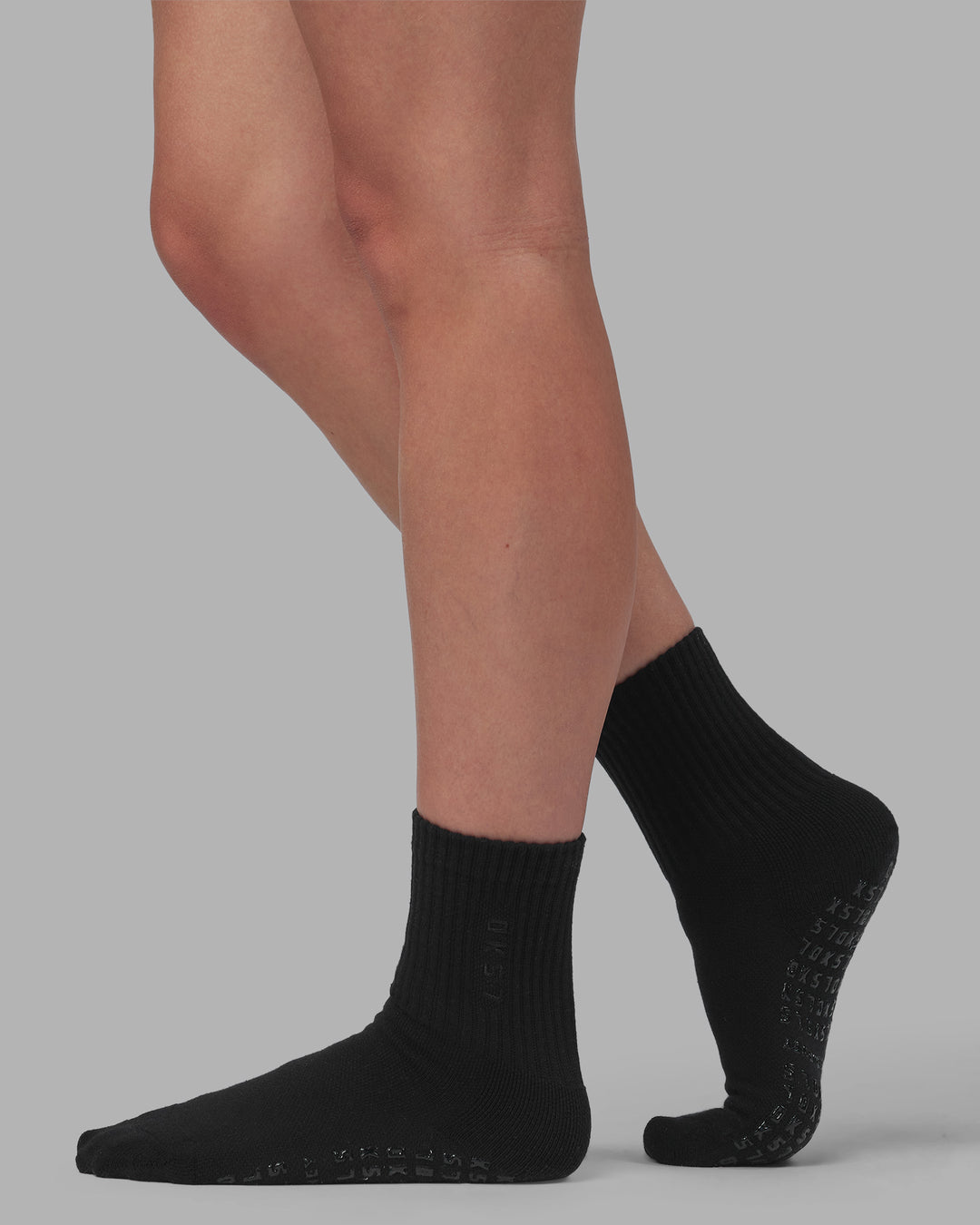 Signal Pilates Crew Grip Socks 2.0 - Black-Black - view 2