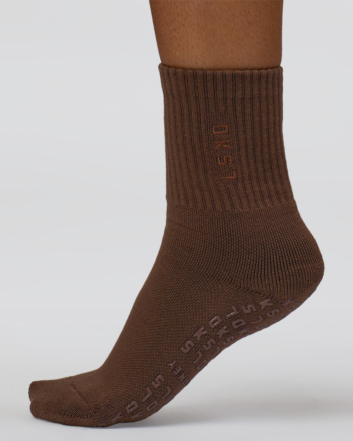 Signal Pilates Crew Grip Socks 2.0 - Hot Chocolate