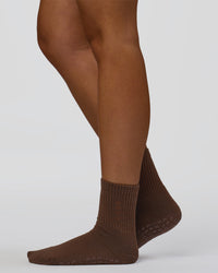 Signal Pilates Crew Grip Socks 2.0 - Hot Chocolate | Thumbnail Index: 2