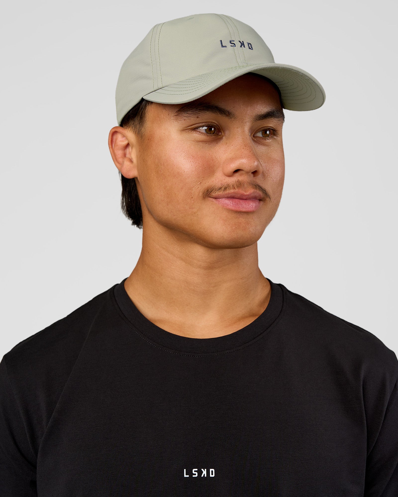 Man wearing Train Cap - Alloy