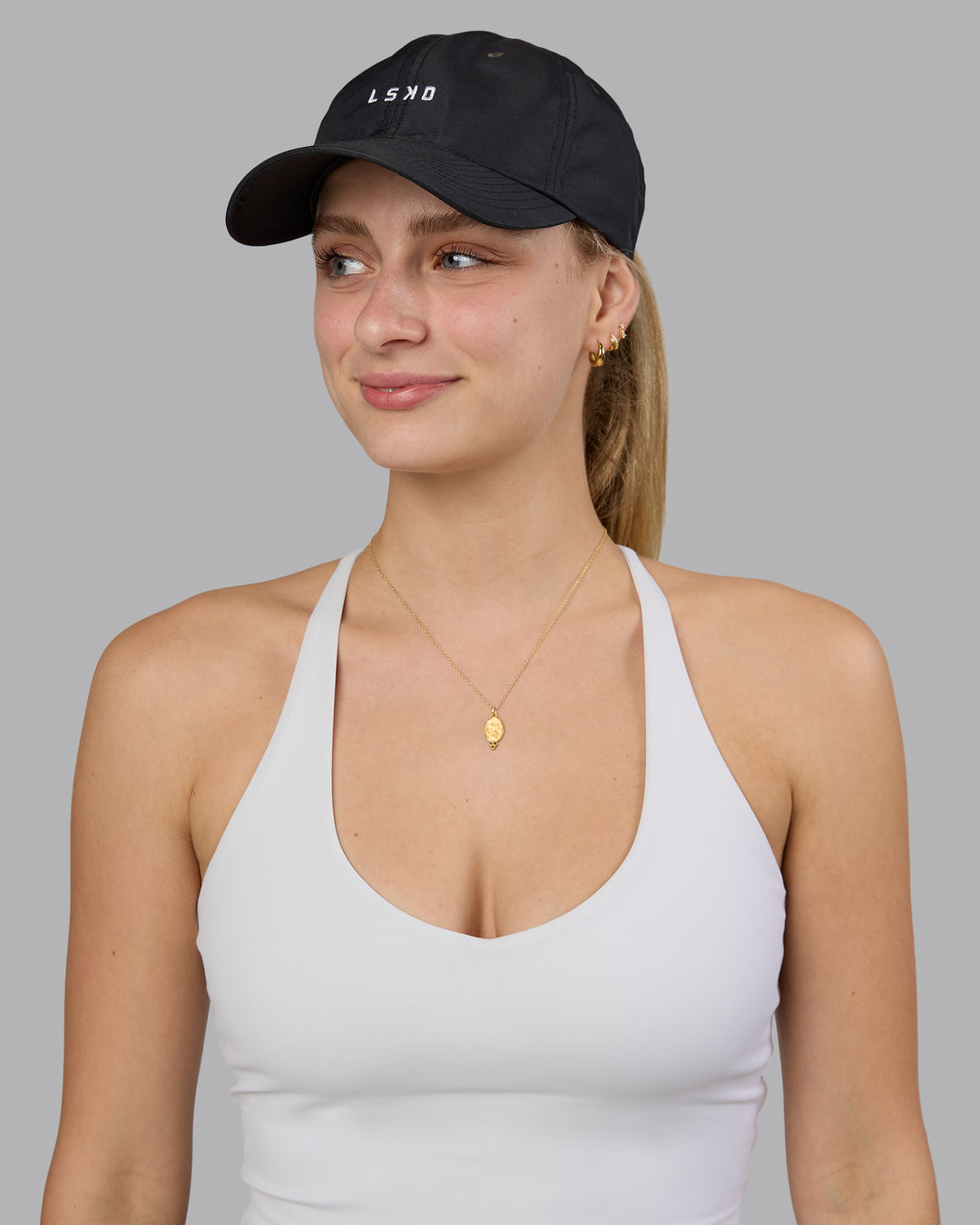 Woman wearing Train Cap - Black-White - view 6
