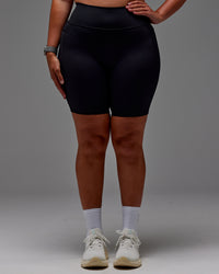 Woman wearing Fusion Ultra High-Rise 9" Short Pockets - Black | Model:Aimee | Size:XL | Thumbnail Index: 32