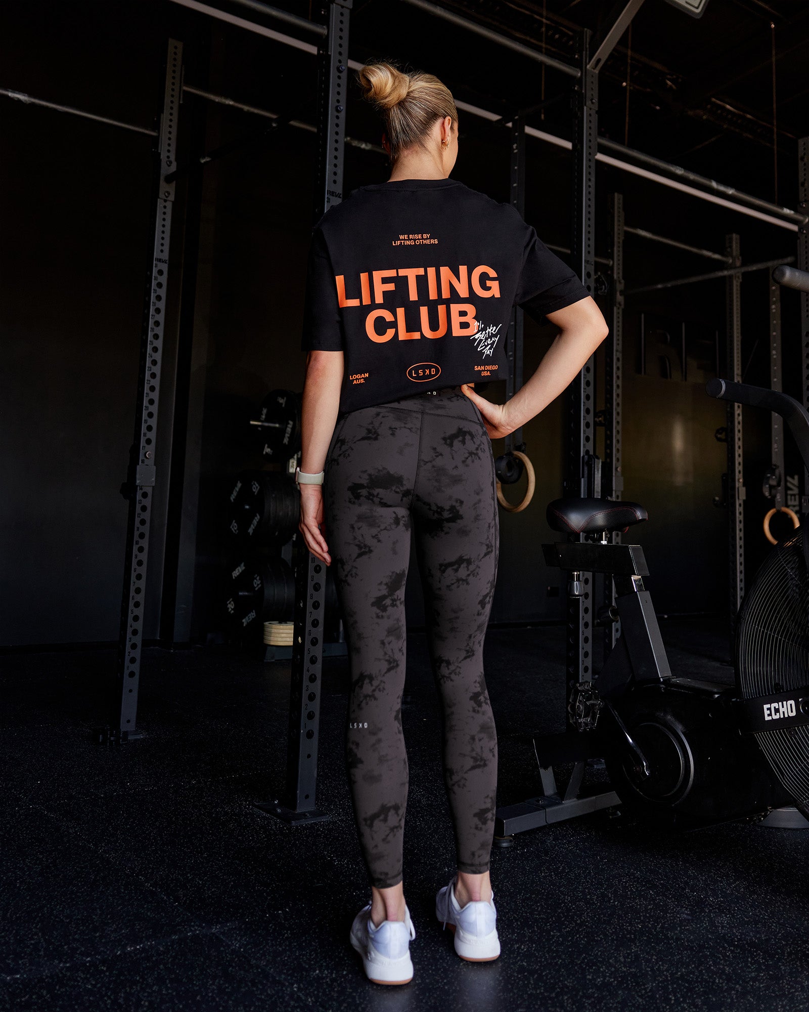 Woman wearing Lifting Club FLXCotton Tee Oversize - Black-Ultra Orange | Model:Chloe | Size:XS