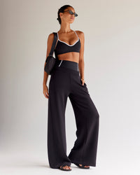 Woman wearing Power Sweetheart Sports Bra - Black | Model:Tali | Size:XS | Thumbnail Index: 4