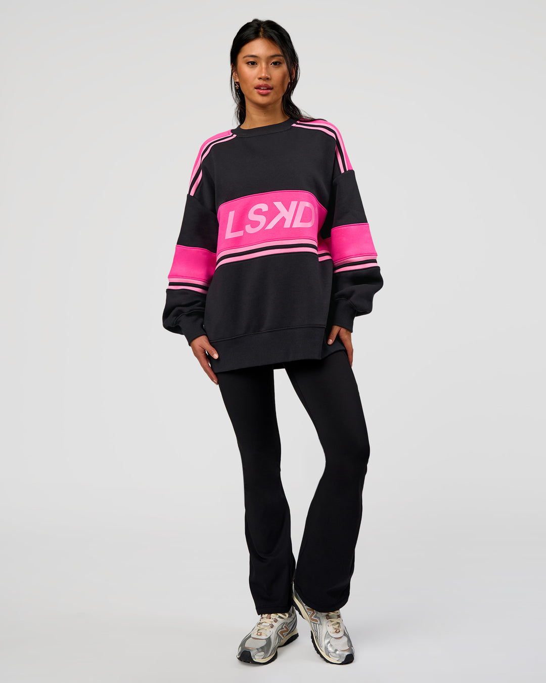 Woman wearing A-Team Sweater Oversize - Caviar-Ultra Pink-Candy Pink | Model:Loren | Size:XS - view 11