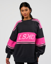 Woman wearing A-Team Sweater Oversize - Caviar-Ultra Pink-Candy Pink | Model:Loren | Size:XS | Thumbnail Index: 1