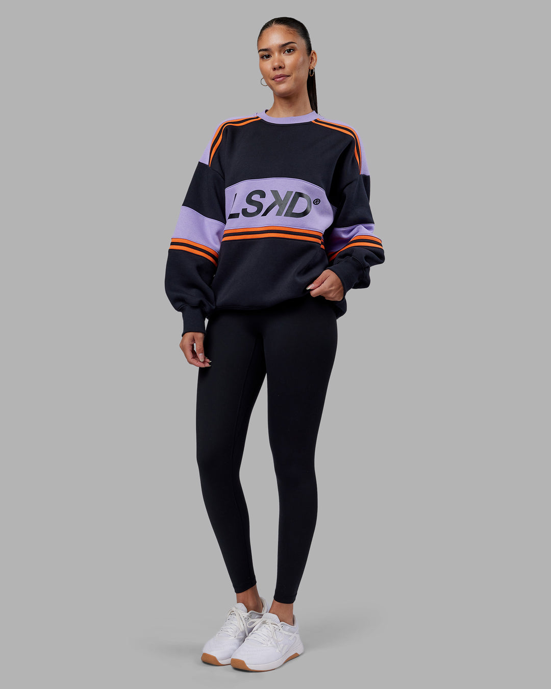 Woman wearing A-Team Sweater Oversize - Caviar-Violet Ray | Model:Rhiley | Size:XS - view 10