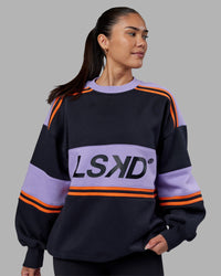 Woman wearing A-Team Sweater Oversize - Caviar-Violet Ray | Model:Rhiley | Size:XS | Thumbnail Index: 4