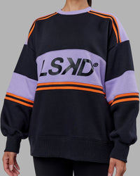 Woman wearing A-Team Sweater Oversize - Caviar-Violet Ray | Model:Rhiley | Size:XS | Thumbnail Index: 6