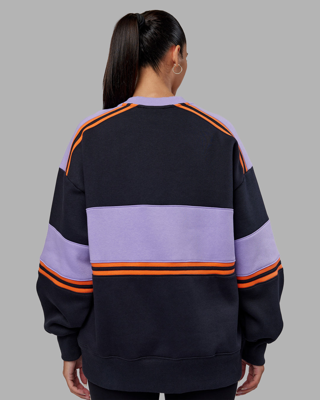 Woman wearing A-Team Sweater Oversize - Caviar-Violet Ray | Model:Rhiley | Size:XS - view 8