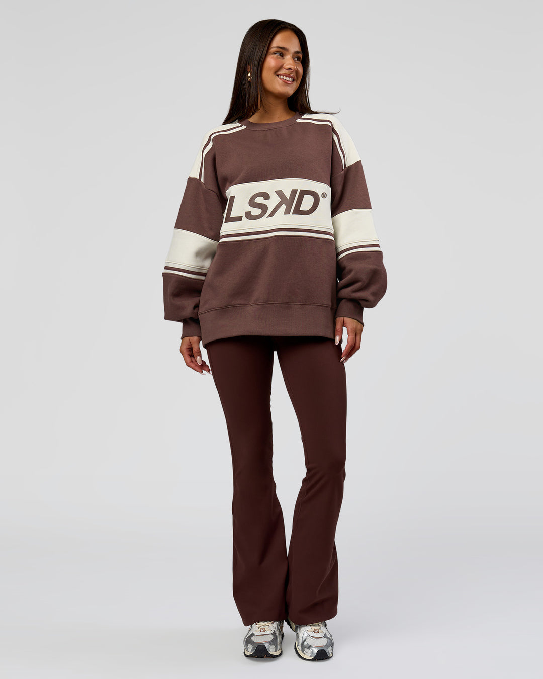 Woman wearing A-Team Sweater Oversize in Cocoa Powder-Off White | Model:Bianca | Size:XS - view 9