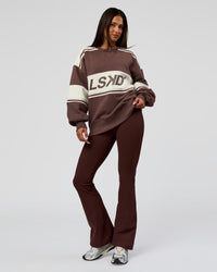 Woman wearing A-Team Sweater Oversize in Cocoa Powder-Off White | Model:Bianca | Size:XS | Thumbnail Index: 9
